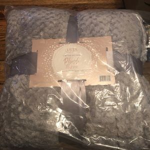 Brand New Ulta Limited Edition Plus Throw